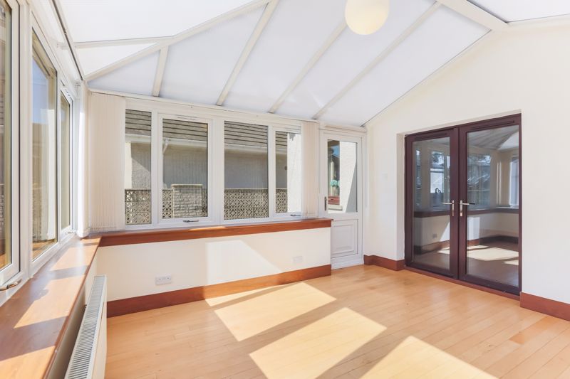 Queen Street Renfrew